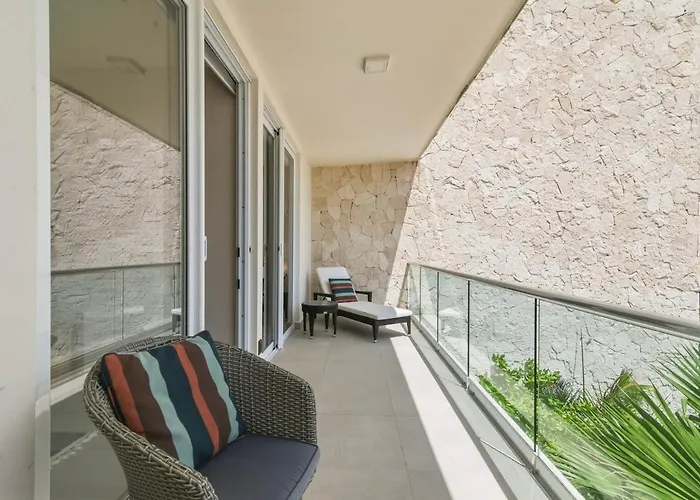 Coral Access 7 Rooftop Pools Gym 4 Ground Pools Apartment *