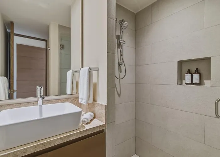 Coral Access 7 Rooftop Pools Gym 4 Ground Pools Apartment *